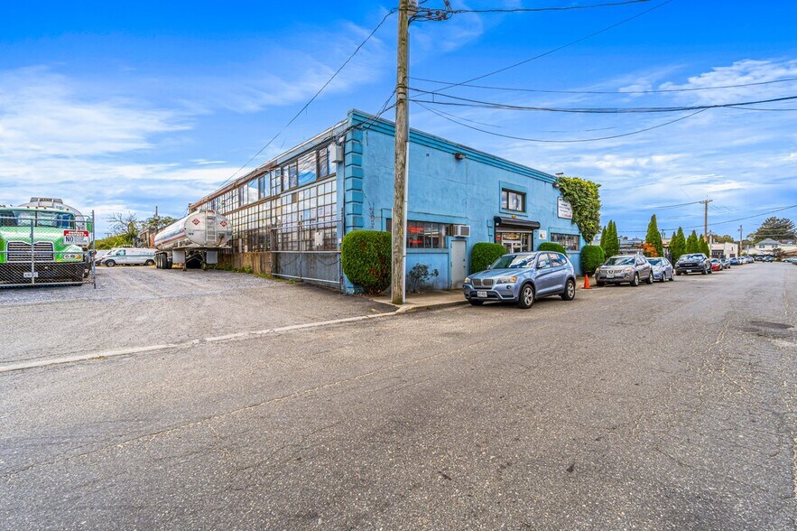 75 Windsor Ave, Mineola, NY à vendre - Photo du bâtiment - Image 3 de 44