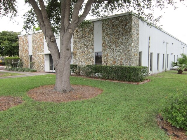 6985 Garden Rd, Riviera Beach, FL for lease Building Photo- Image 1 of 8