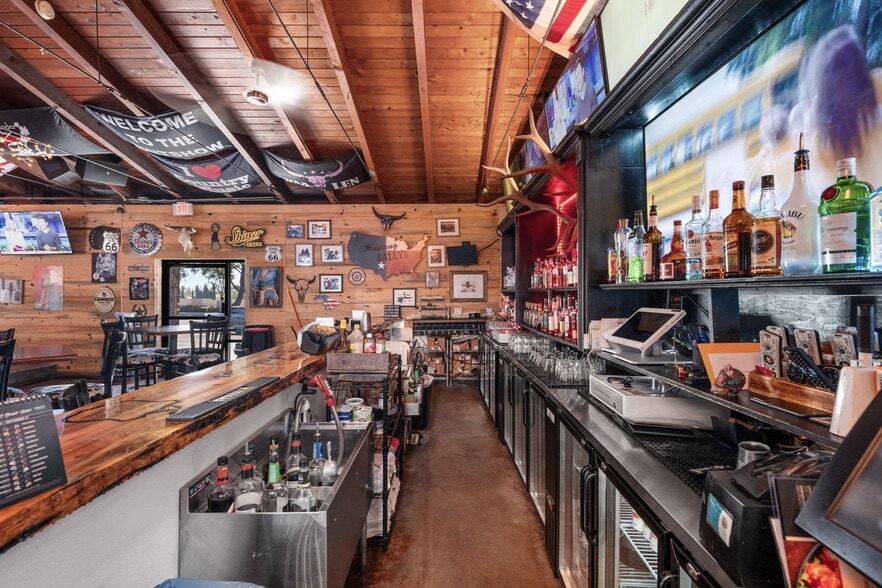 10028 Foothill Blvd, Rancho Cucamonga, CA for sale - Building Photo - Image 3 of 34