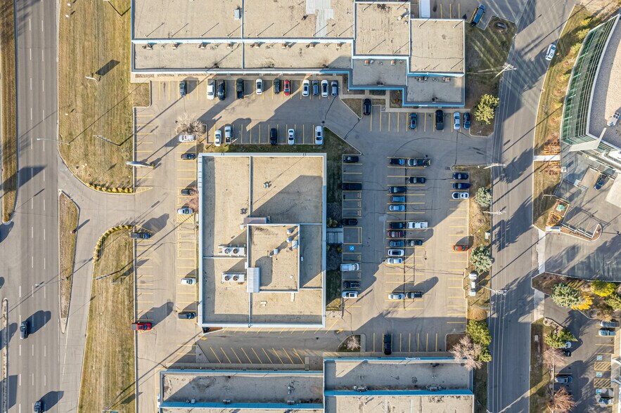10525 170 St NW, Edmonton, AB à louer - Aérien - Image 2 de 17