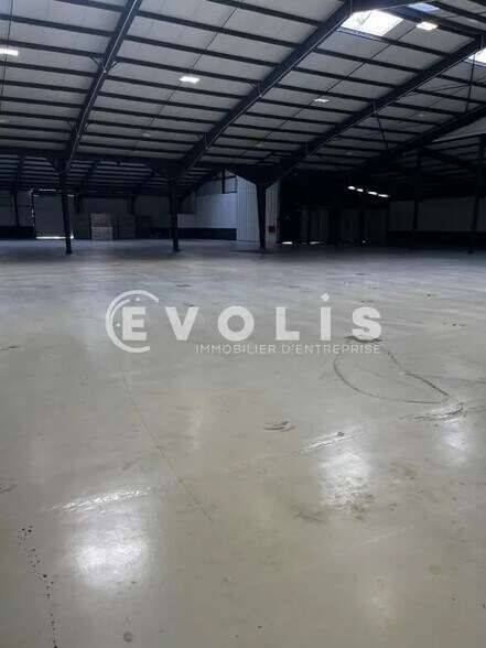 Bureau dans Châteaurenard à louer - Photo du bâtiment - Image 3 de 9