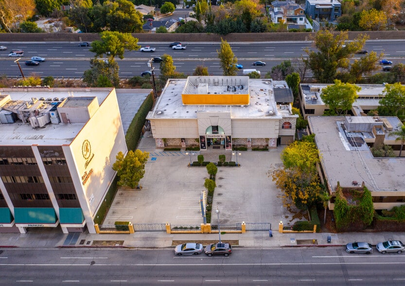 12640 Riverside Dr, Valley Village, CA for lease - Building Photo - Image 3 of 10