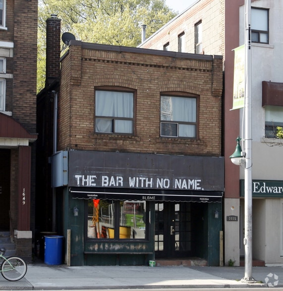 1651 Bloor St W, Toronto, ON à louer - Photo du bâtiment - Image 3 de 4