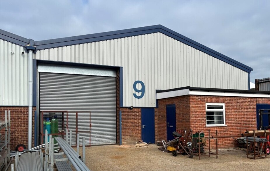 Burndell Rd, Ford à louer - Photo du bâtiment - Image 1 de 4