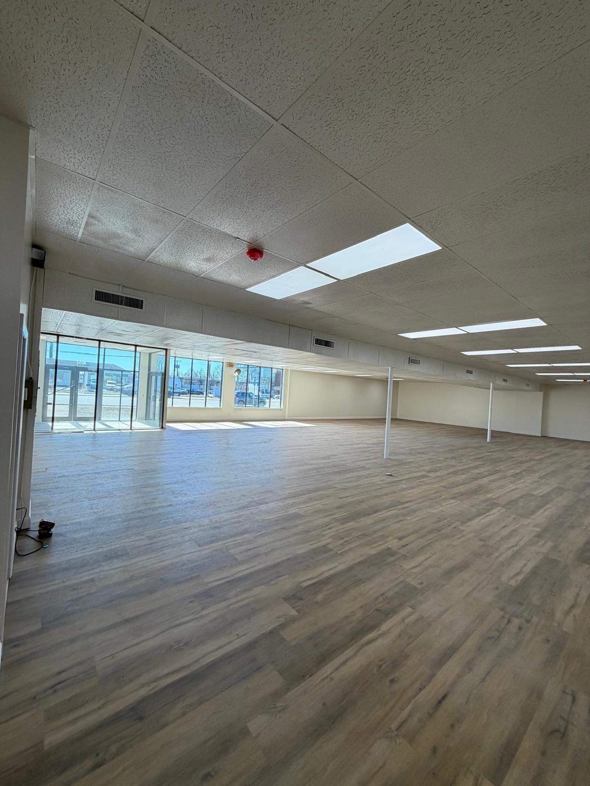 400 Connecticut Blvd, East Hartford, CT for lease Interior Photo- Image 1 of 6