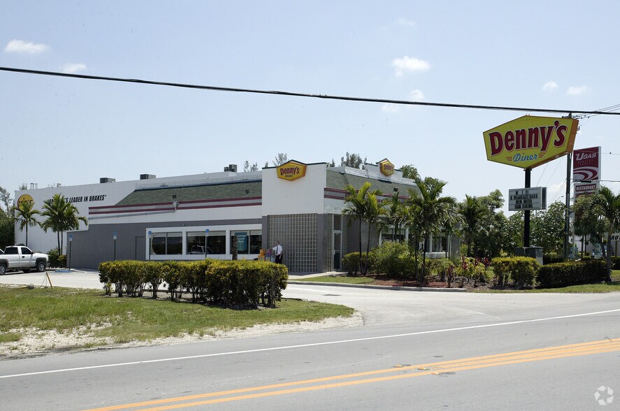 11711 W Okeechobee Rd, Hialeah, FL à louer - Photo du bâtiment - Image 2 de 7