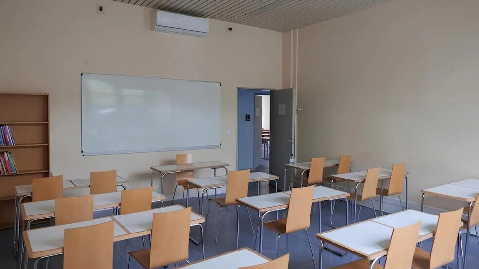 Office in Bordeaux for lease - Building Photo - Image 1 of 7