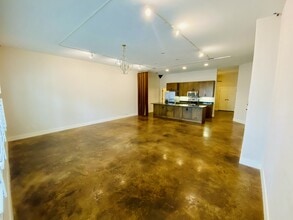 967 Academy, New Braunfels, TX à louer Photo intérieure- Image 1 de 8