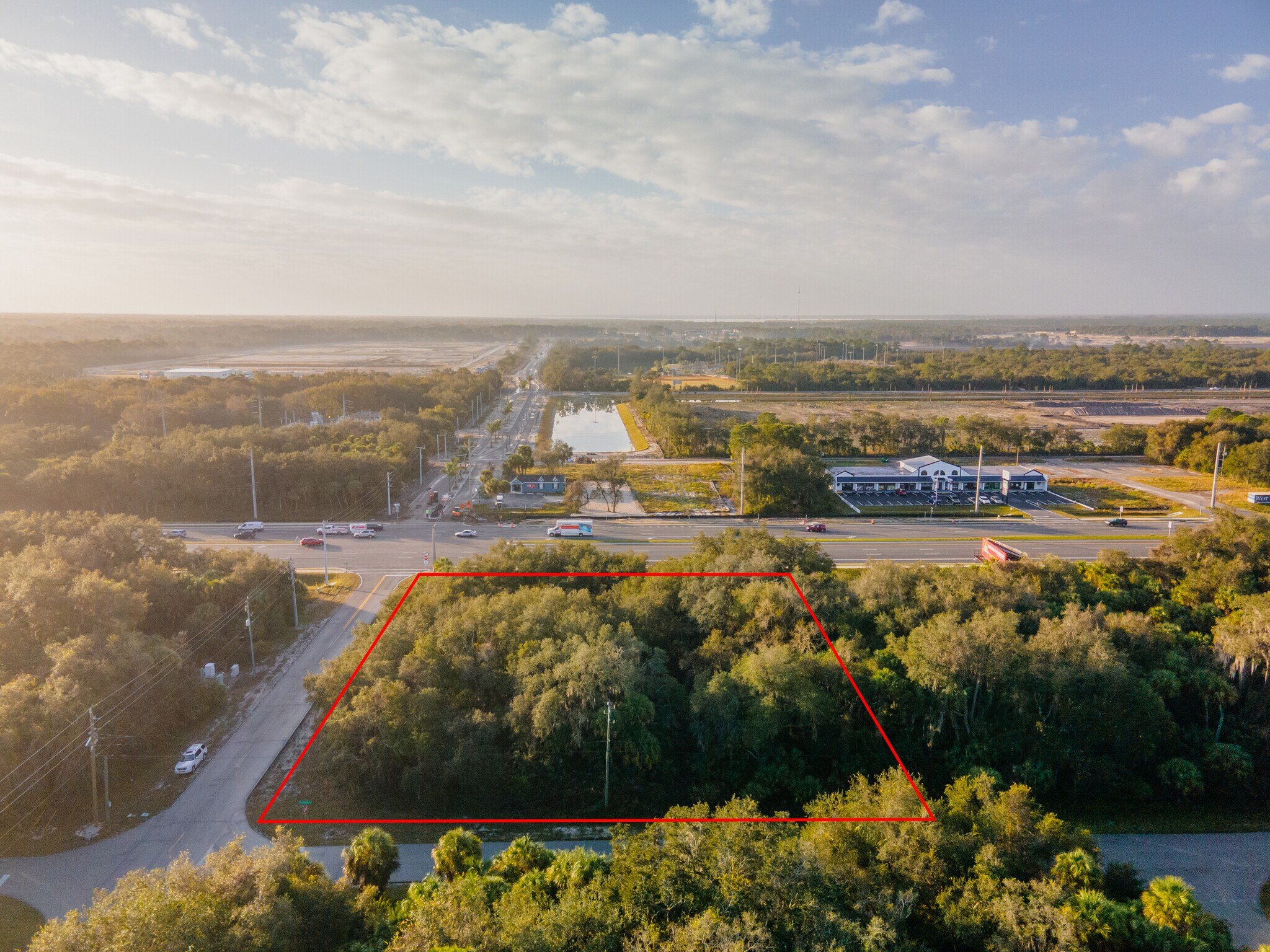 676 Tamiami Trl, Port Charlotte, FL à vendre Photo du bâtiment- Image 1 de 10