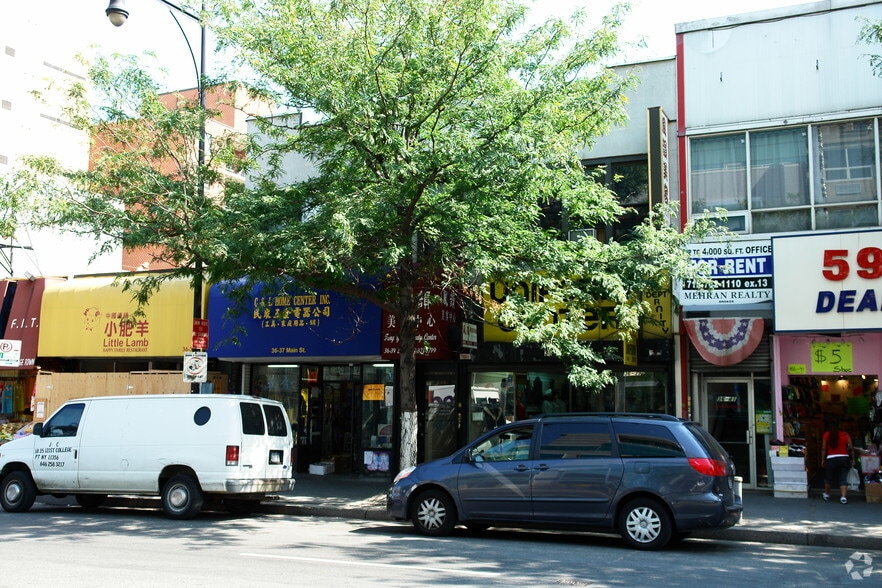 3637-3639 Main St, Flushing, NY à louer - Photo du bâtiment - Image 2 de 2