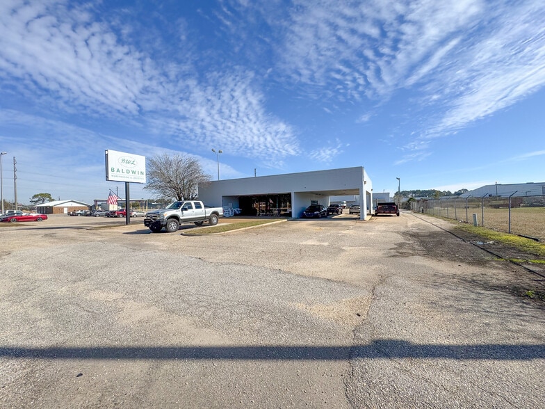 1808 S Craft Hwy, Chickasaw, AL for lease - Building Photo - Image 2 of 13