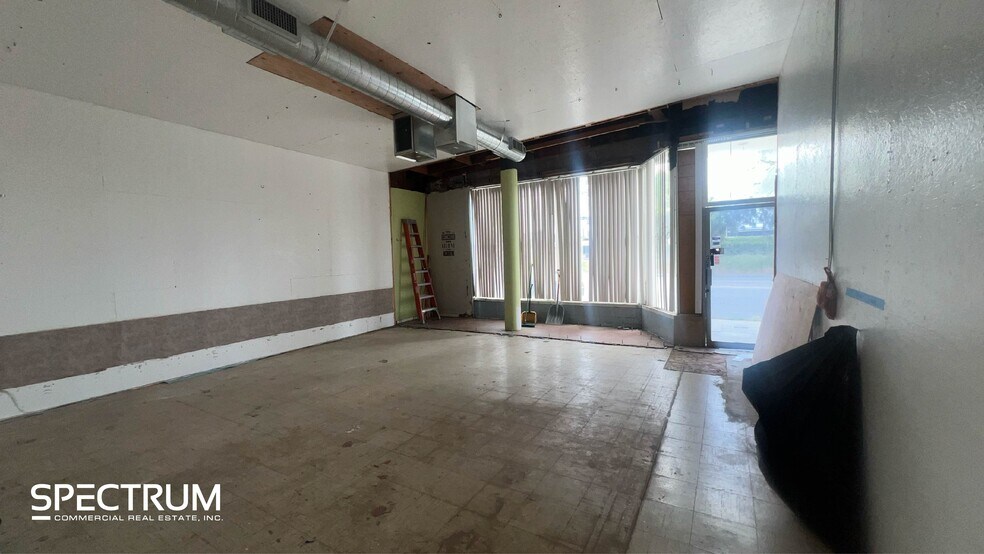 7327-7329 Canoga Ave, Canoga Park, CA à louer - Photo intérieure - Image 2 de 5