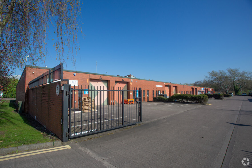 Lanesfield Dr, Wolverhampton for lease - Primary Photo - Image 1 of 3