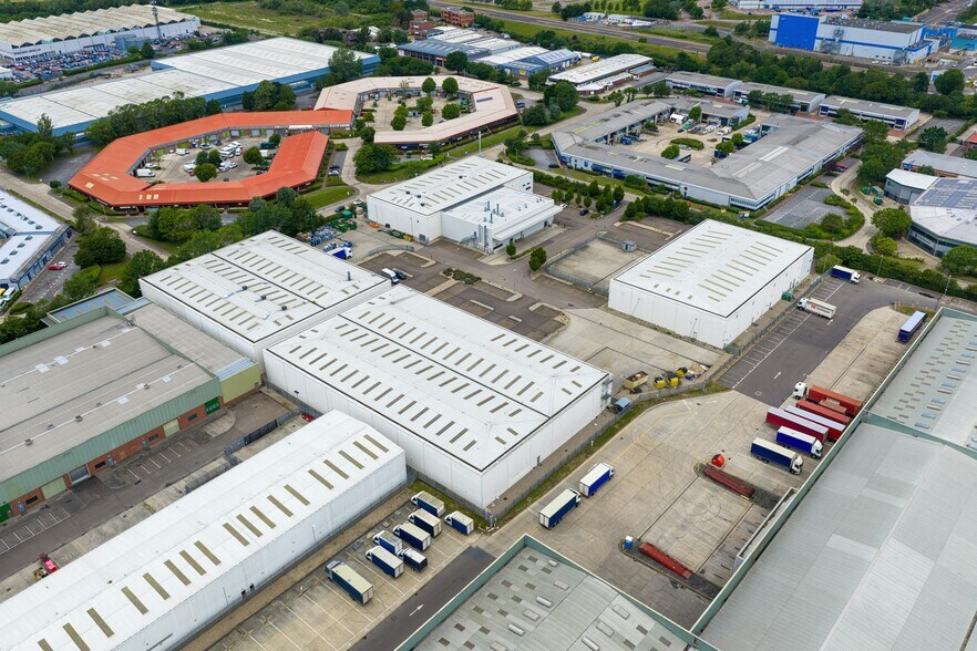Fenton Way, Basildon à vendre - Photo du bâtiment - Image 3 de 8