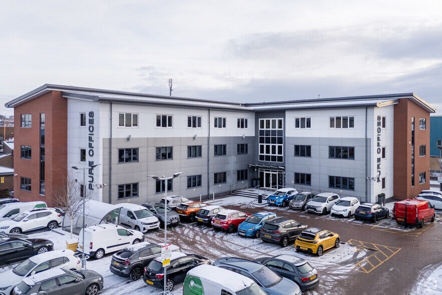 422 Broadwell Rd, Oldbury for lease - Primary Photo - Image 1 of 8