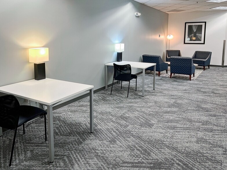 8800 Cal Center, Sacramento, CA à louer - Photo intérieure - Image 2 de 9