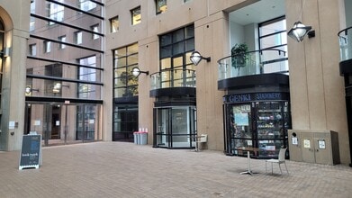 300 W Georgia St, Vancouver, BC à louer Photo intérieure- Image 2 de 2