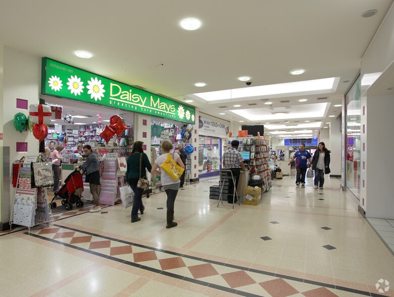 Victoria Centre, Harrogate for lease - Interior Photo - Image 2 of 10