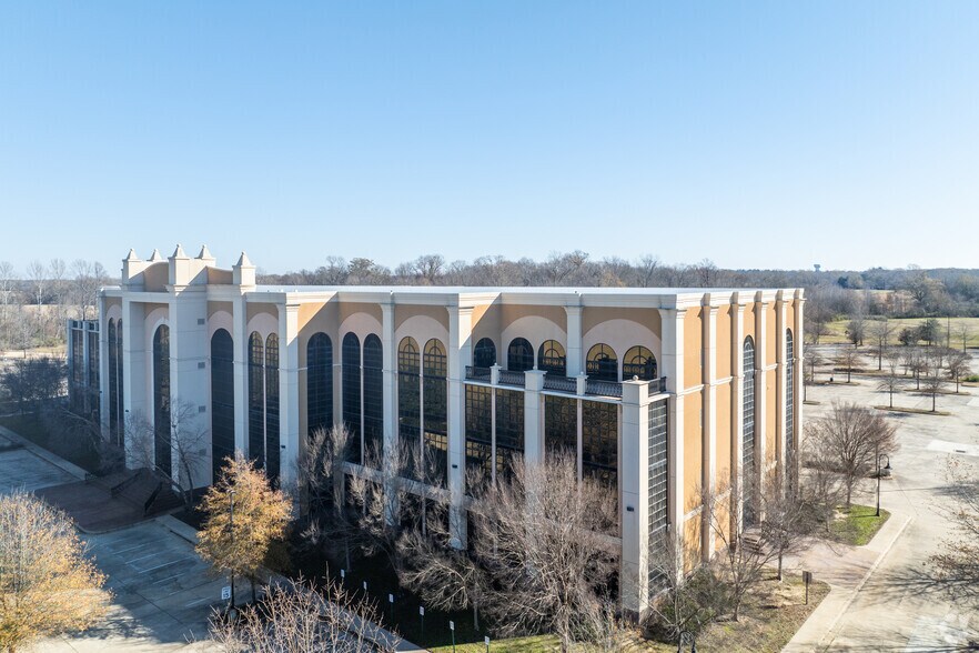 Sorrento I & II- Galleria Parkway portfolio of 2 properties for sale on LoopNet.ca - Primary Photo - Image 2 of 2