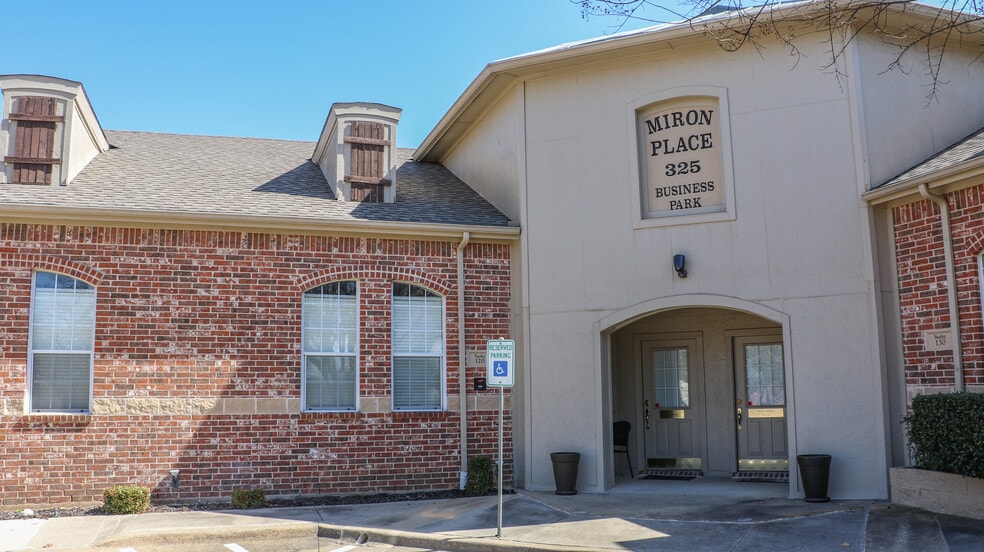325 Miron Dr, Southlake, TX for lease - Building Photo - Image 2 of 11