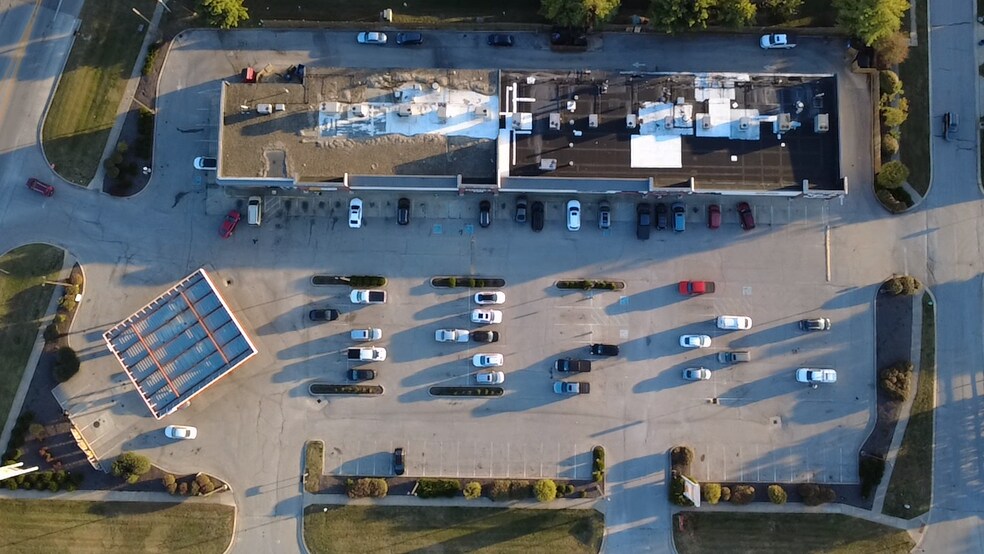 1345 West Southport Rd, Indianapolis, IN à louer - Photo du bâtiment - Image 2 de 3