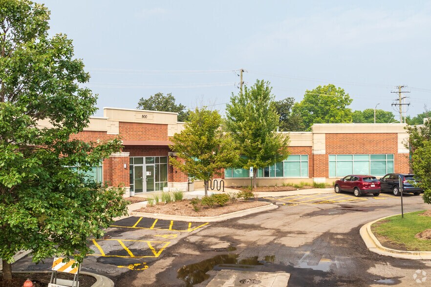 800 E Woodfield Rd, Schaumburg, IL à vendre - Photo du bâtiment - Image 3 de 7