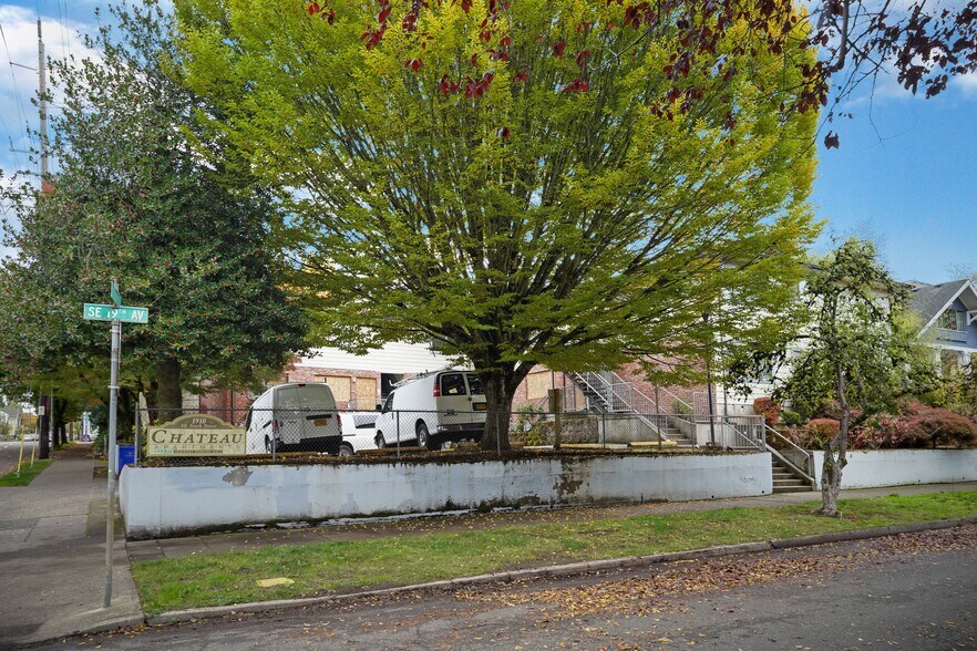 1910 SE Stark St, Portland, OR à vendre - Photo du bâtiment - Image 2 de 14