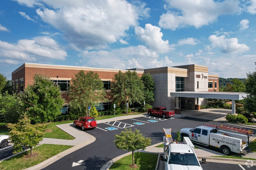 1400 Dowell Springs Blvd, Knoxville, TN à louer - Photo du bâtiment - Image 2 de 5