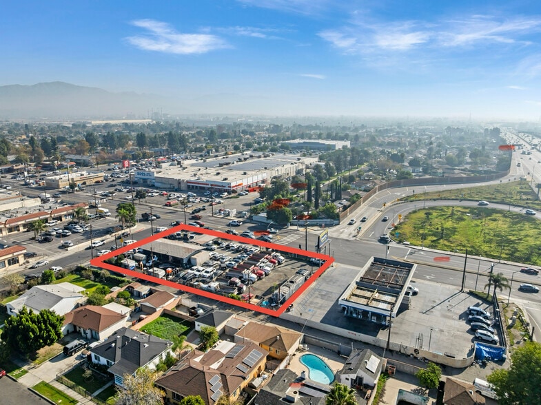 13235-13243 Osborne St, Arleta, CA à louer - Photo du bâtiment - Image 2 de 18