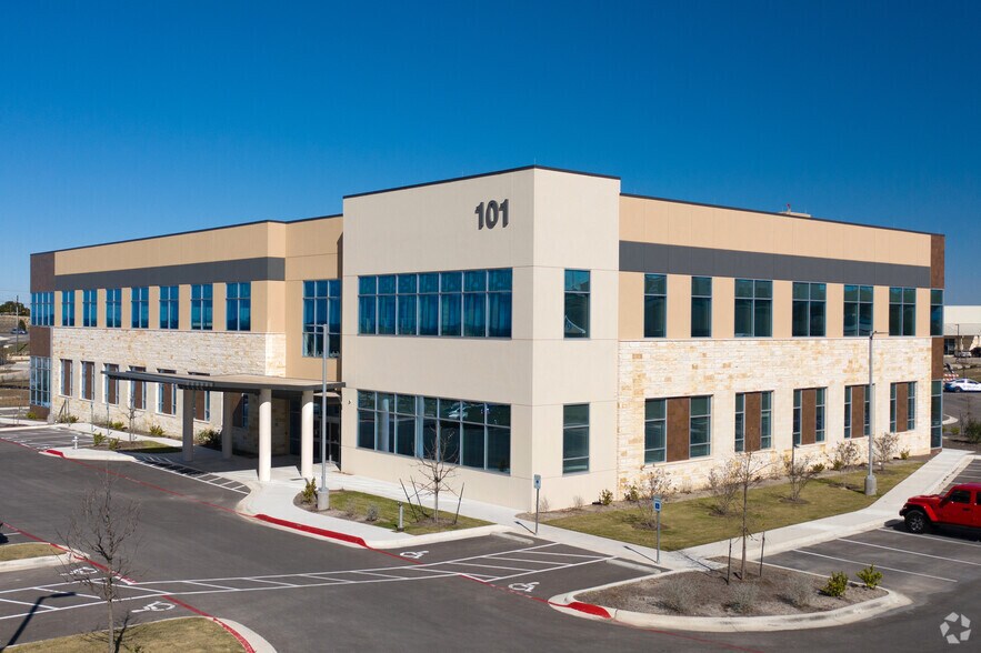 101 Medical Pky, Lakeway, TX à louer - Photo du bâtiment - Image 3 de 11