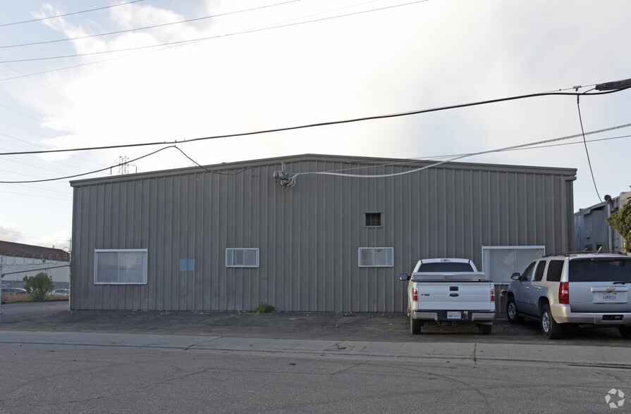 711 Kevin Ct, Oakland, CA for lease - Building Photo - Image 2 of 3