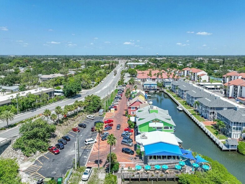 1500-1536 Stickney Point Rd, Sarasota, FL for lease - Building Photo - Image 1 of 8