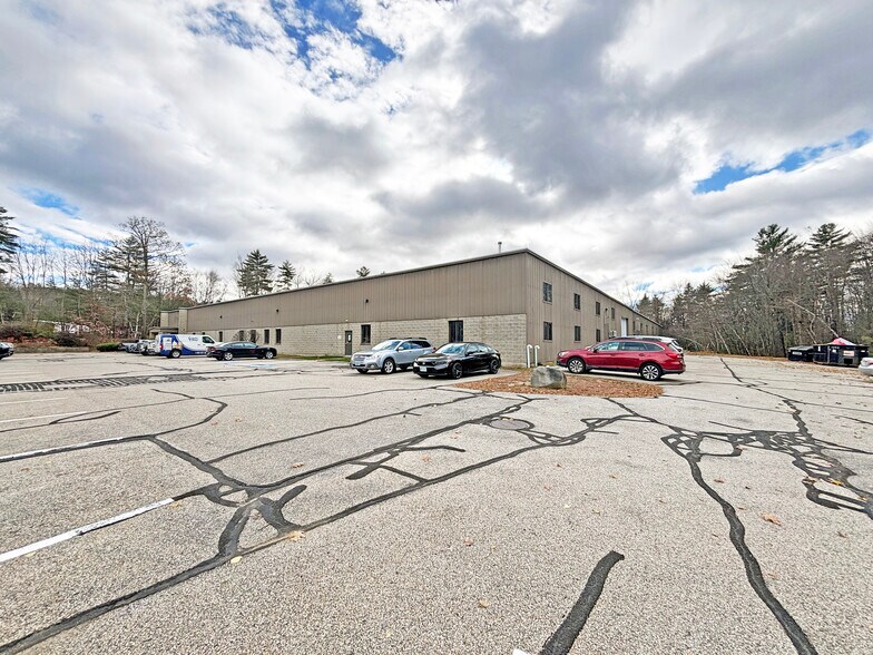 340 Commerce Way, Pembroke, NH à vendre - Photo du bâtiment - Image 3 de 9