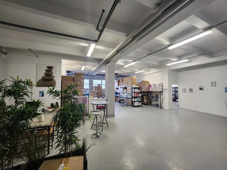 Office in Bezons for lease - Interior Photo - Image 3 of 11