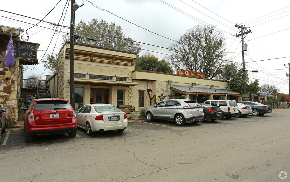 314 Wimberley Sq, Wimberley, TX for sale - Primary Photo - Image 1 of 2