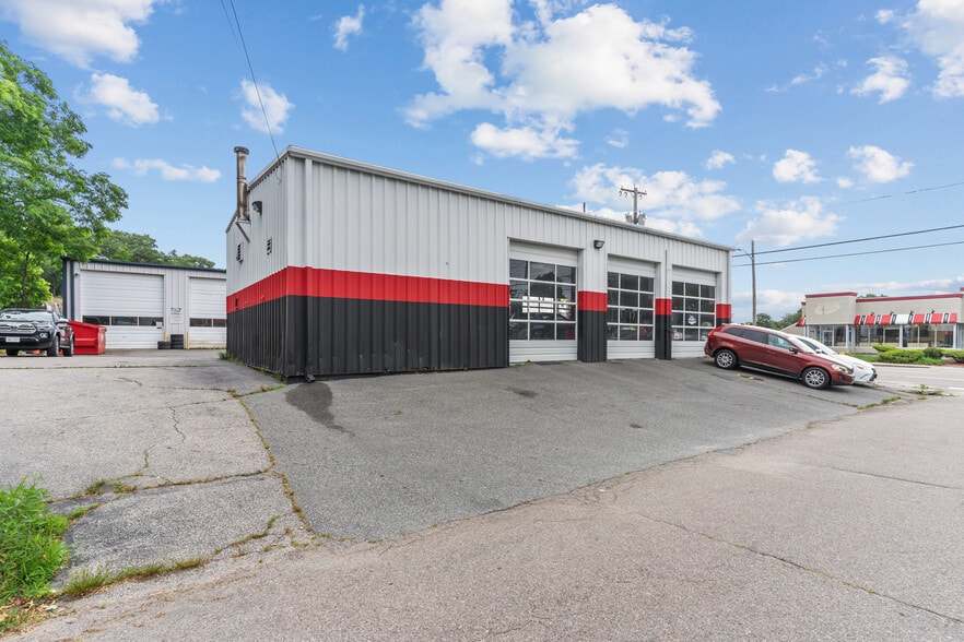 Washington Street Auto Center portfolio of 2 properties for sale on LoopNet.ca - Building Photo - Image 2 of 10