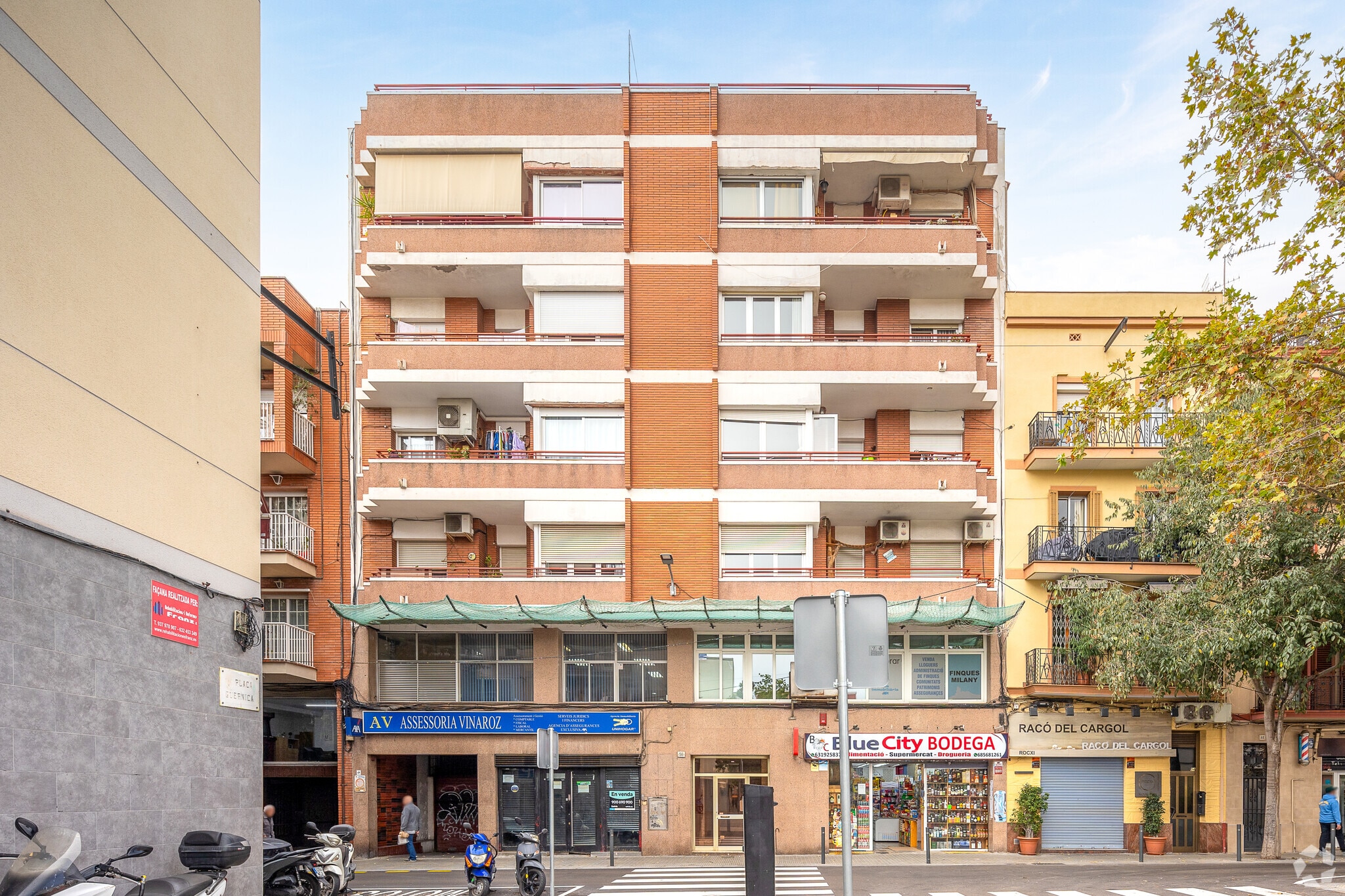 Multifamily in L'Hospitalet de Llobregat, Barcelona for sale Primary Photo- Image 1 of 3