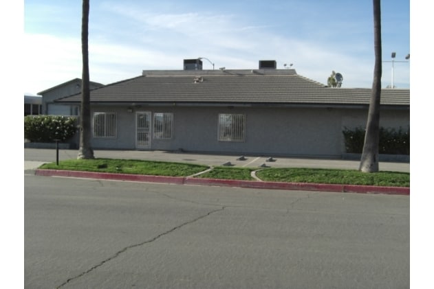 Absolute Net Lease Investment portfolio of 2 properties for sale on LoopNet.ca - Primary Photo - Image 2 of 2