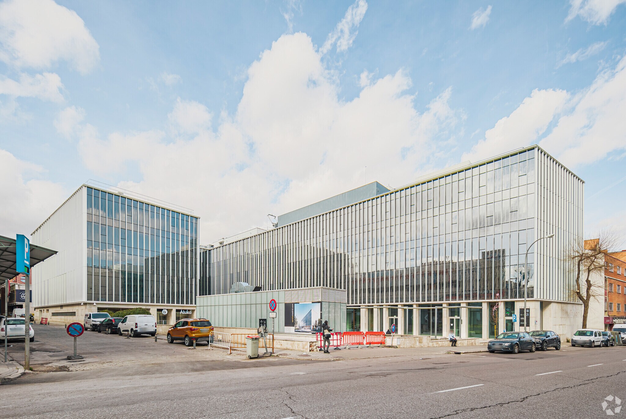 Calle de Julián Camarillo, 21, Madrid, Madrid à louer Photo du bâtiment- Image 1 de 3