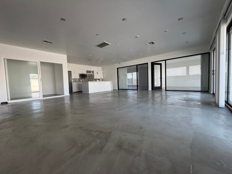 4978 W Washington Blvd, Los Angeles, CA à louer - Photo du bâtiment - Image 3 de 18