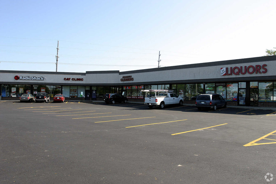 831-843 N Wilke Rd, Arlington Heights, IL for lease - Building Photo - Image 2 of 3