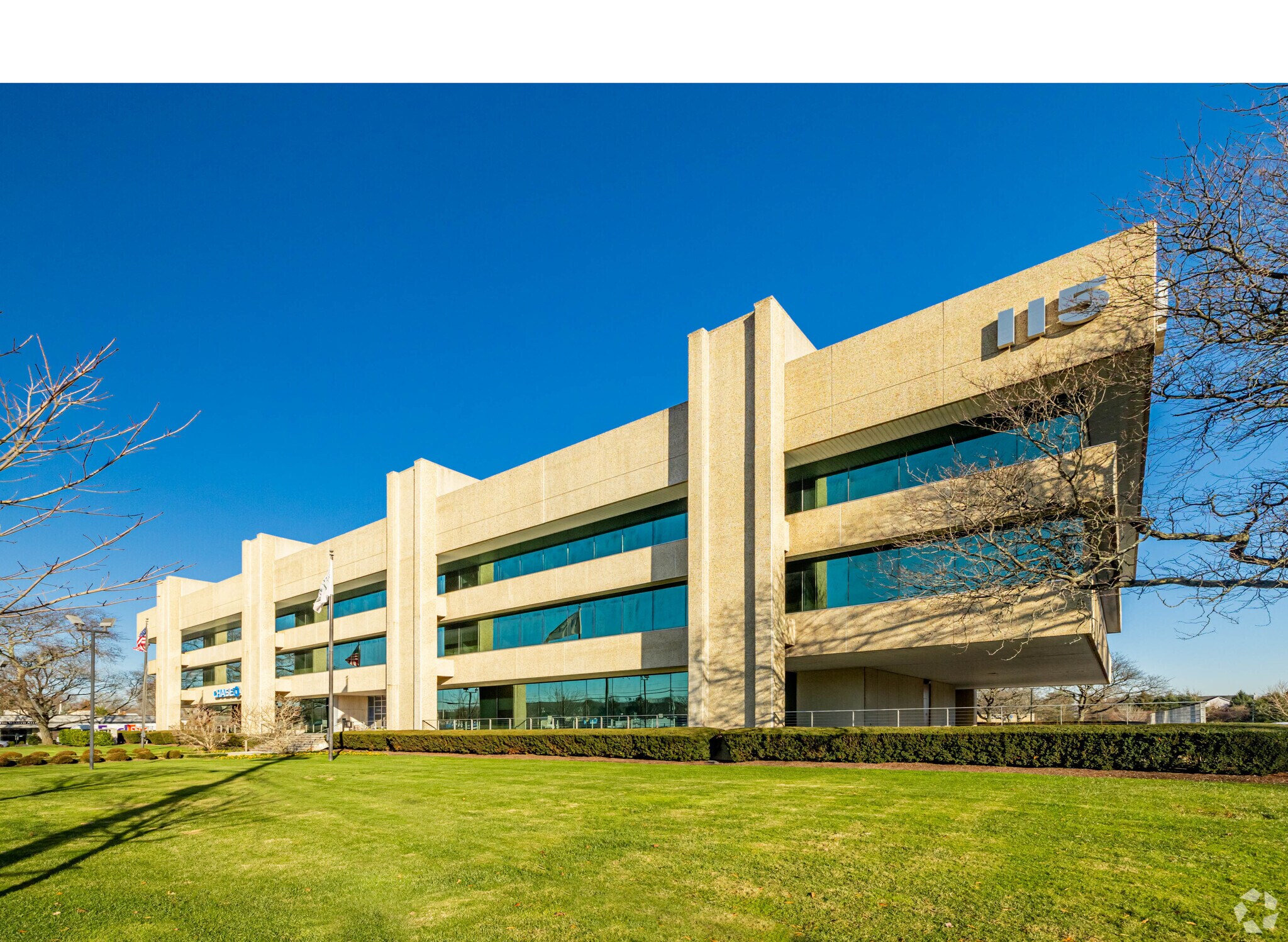 115 Broadhollow Rd, Melville, NY à louer Photo principale- Image 1 de 12