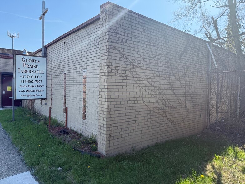 16573 Meyers Rd, Detroit, MI à vendre - Photo du bâtiment - Image 2 de 4