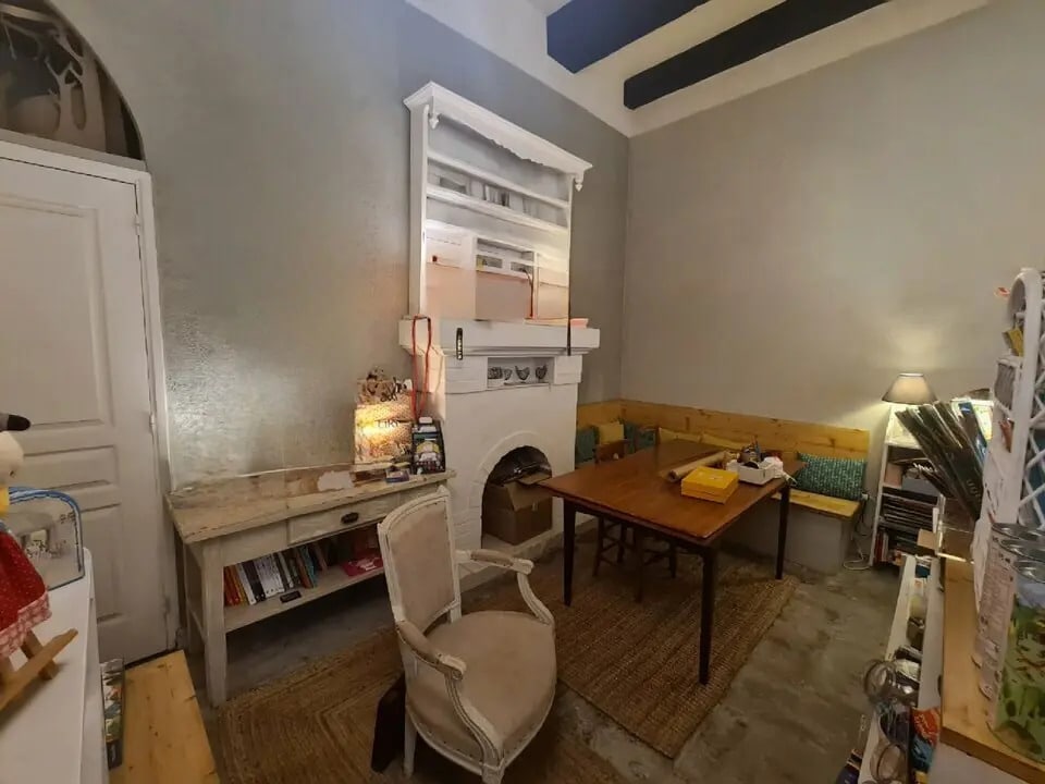 Retail in Nice for lease Interior Photo- Image 1 of 3