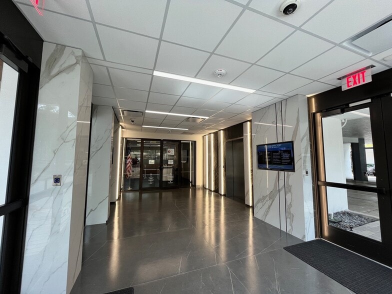 8181 W Broward Blvd, Plantation, FL for lease - Lobby - Image 2 of 19