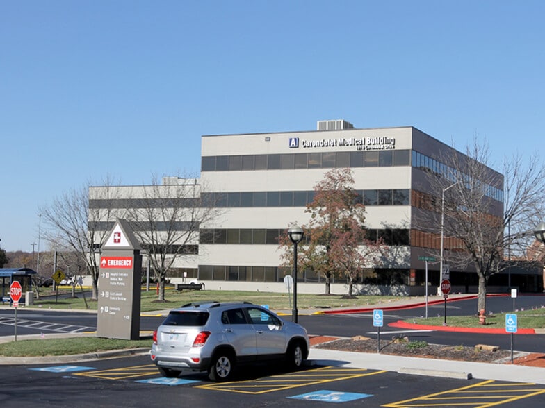 1010 Carondelet Dr, Kansas City, MO for lease - Building Photo - Image 2 of 4