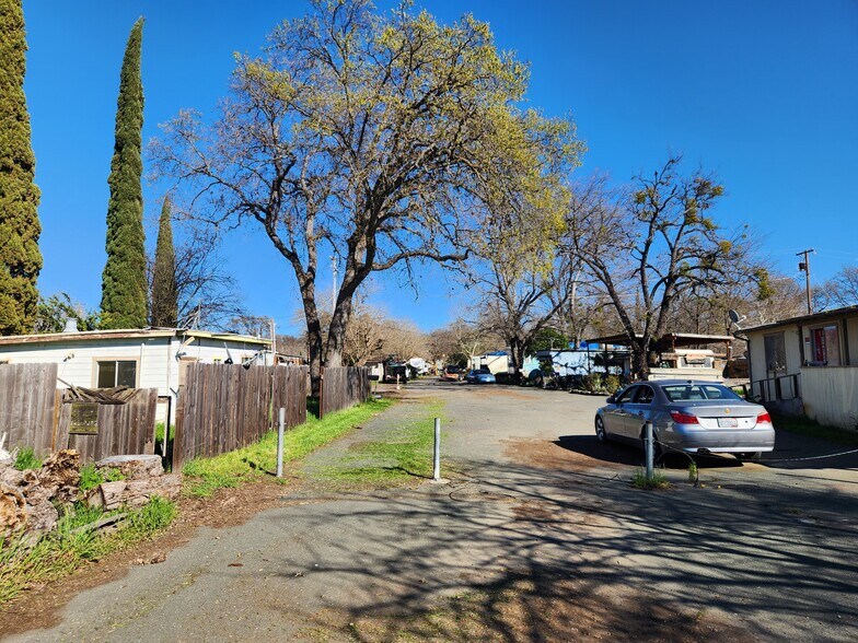 5935 Old Highway 53, Clearlake, CA à vendre - Photo du bâtiment - Image 3 de 12