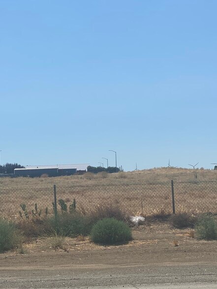 1015 Airport Rd, Rio Vista, CA à vendre - Photo du bâtiment - Image 3 de 9