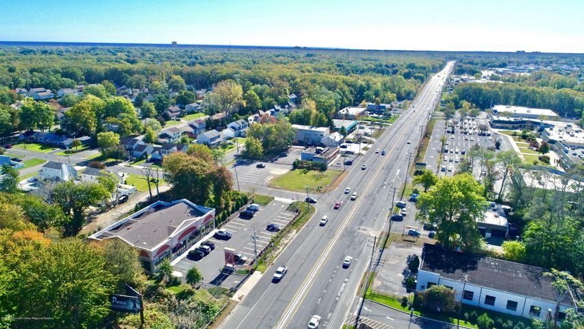 1709 NJ-35 Hwy, Oakhurst, NJ à louer - Photo du bâtiment - Image 3 de 4