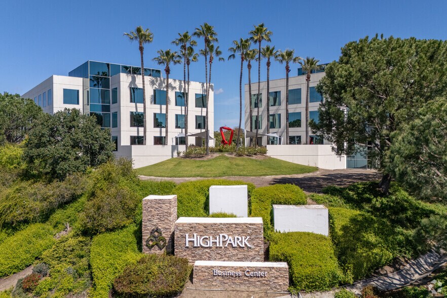 25950 Acero, Mission Viejo, CA à louer - Photo du bâtiment - Image 3 de 6